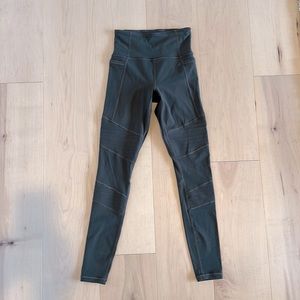 Athleta 7/8 length legging with pockets size XXS